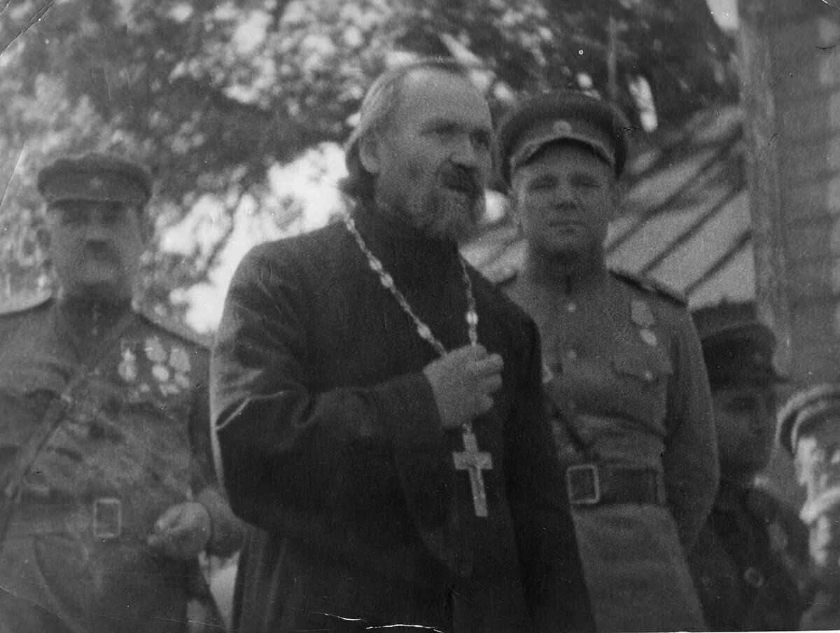 Православная церковь в великую отечественную войну. Православные священники в годы великой отечественной войны. русская православная церковь в годы великой отечественной войны. русская церковь в годы вов 1941-1945. русская православная церковь в годы войны вов.