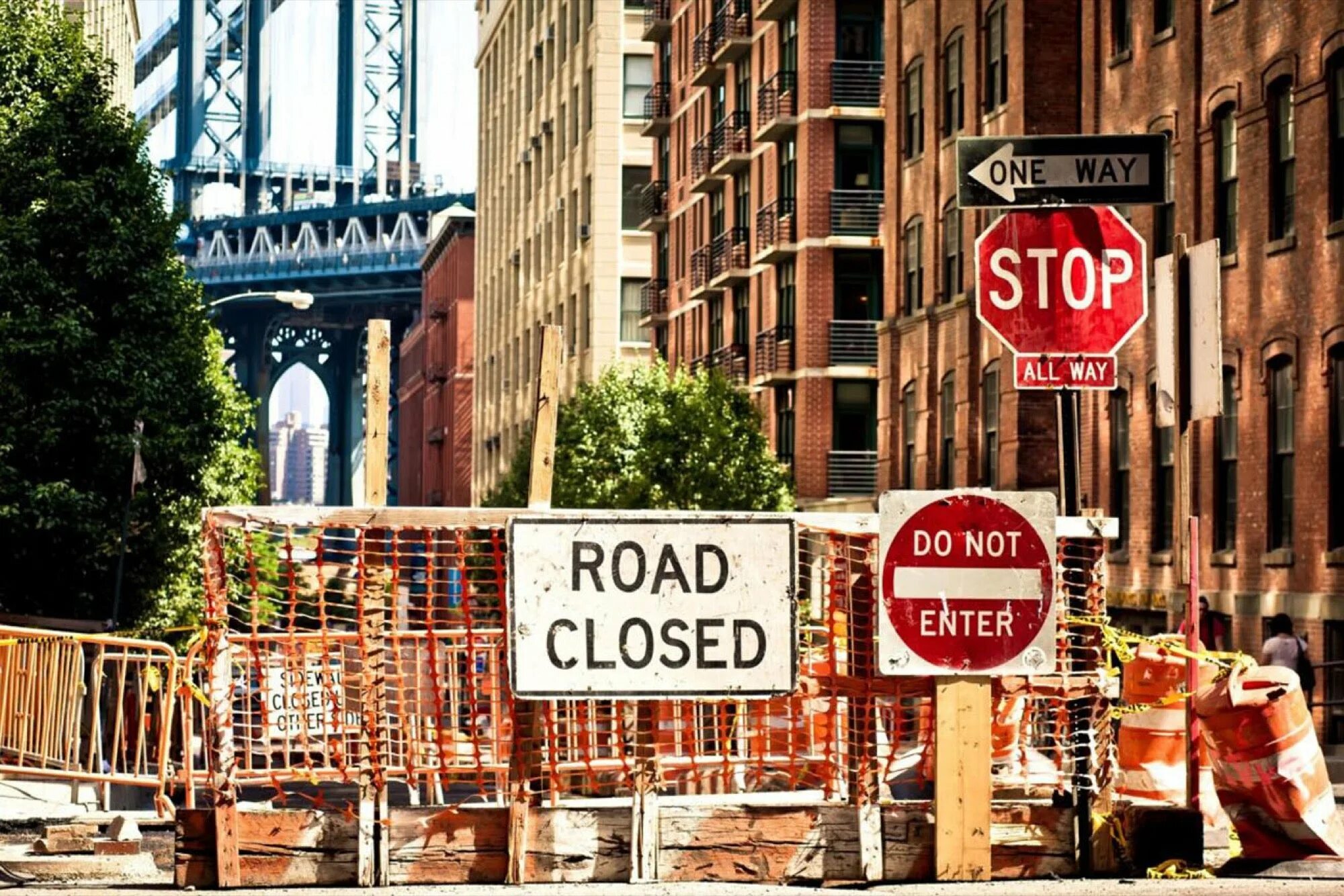 Closed город. New York Road sign. Улица Довлатова в Нью-Йорке. New-York roadsign.