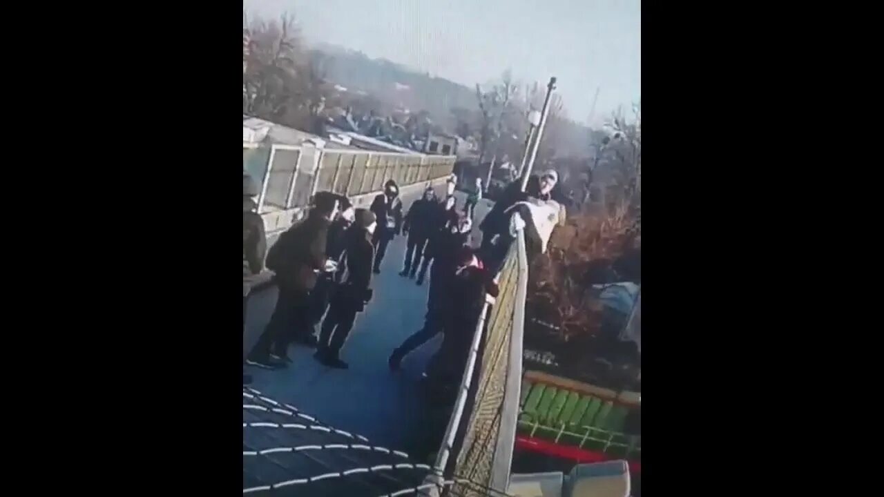 Подростки спасли девушку от мужа с ножом