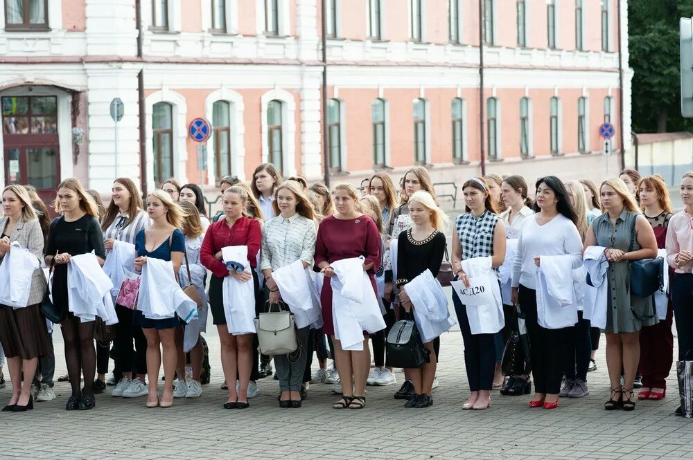 Могилёв мед колледж. Линейка в колледже 1 сентября. МГМК Минский государственный медицинский колледж. Фото медколледжа Могилев.