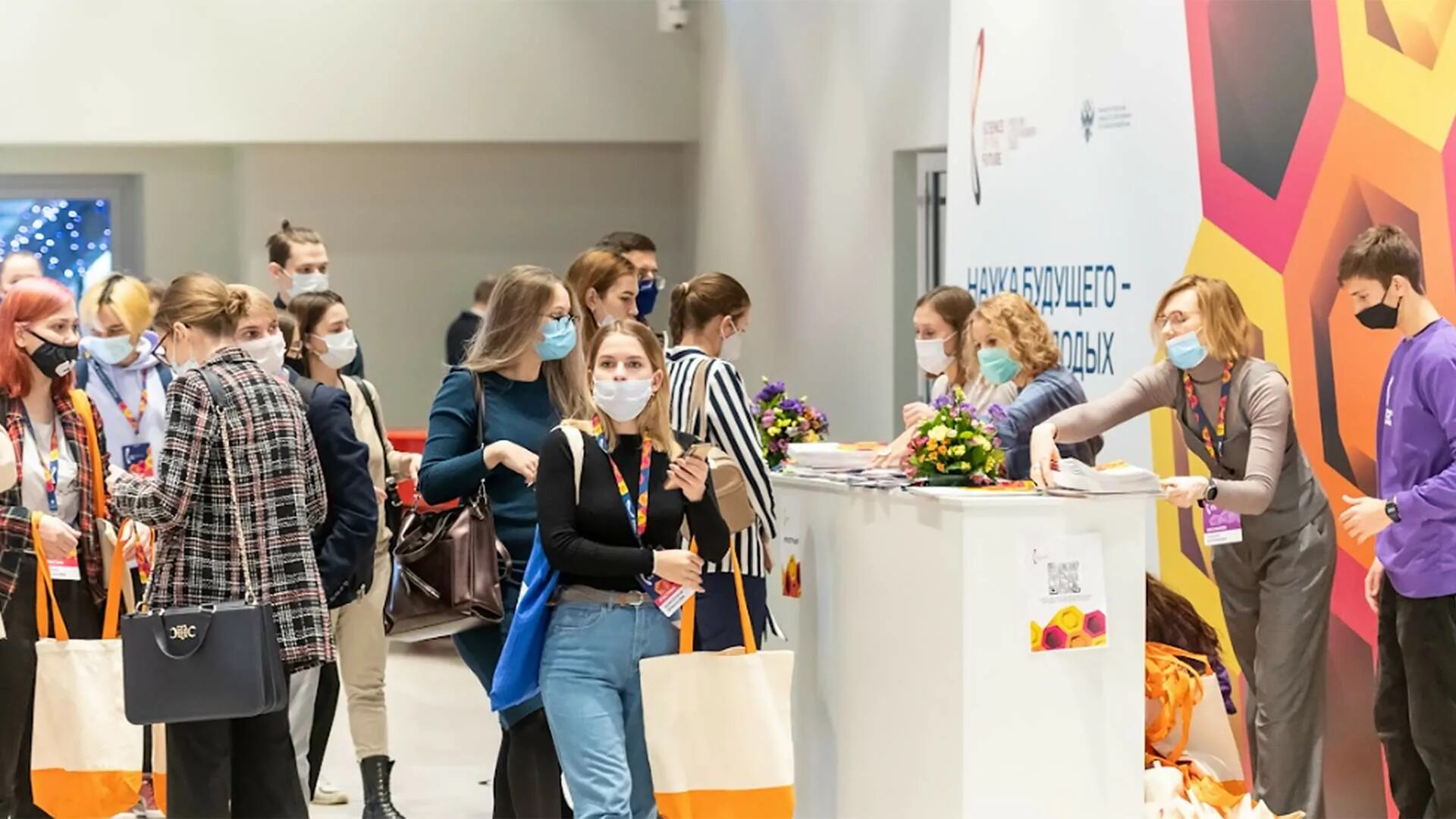 Молодые ученые в лаборатории. Поддержка ученых. Ученые в лаборатории. Поддержка ученых. Юный ученый.