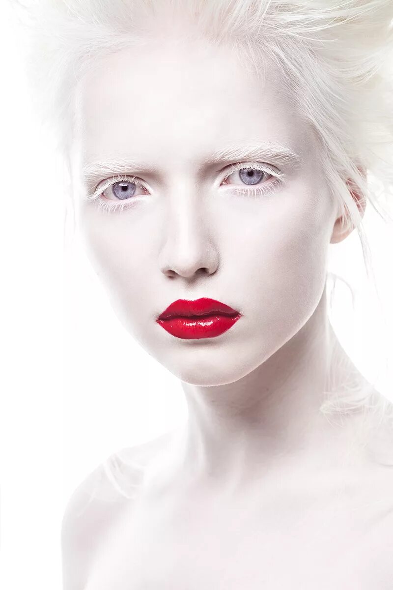 Человек с самой светлой. Настя Жидкова модель. Десислава альбинос. Модель альбинос Настя Жидкова.