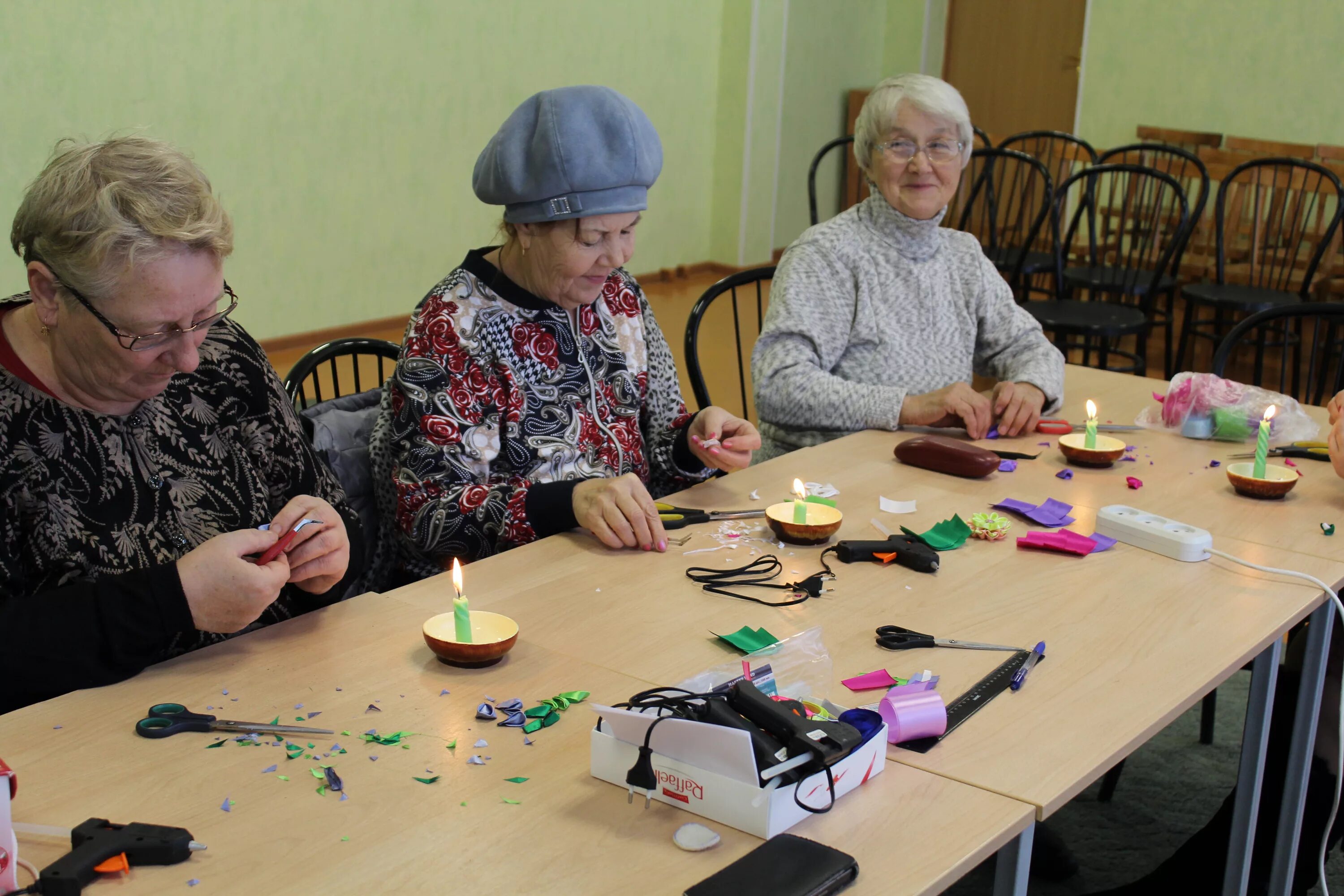 досуг для пенсионеров кружки. пансионат для престарелых мем. кружки по интересам для пенсионеров. творческие кружки для пенсионеров. кружки для пенсионеров в санкт петербурге.