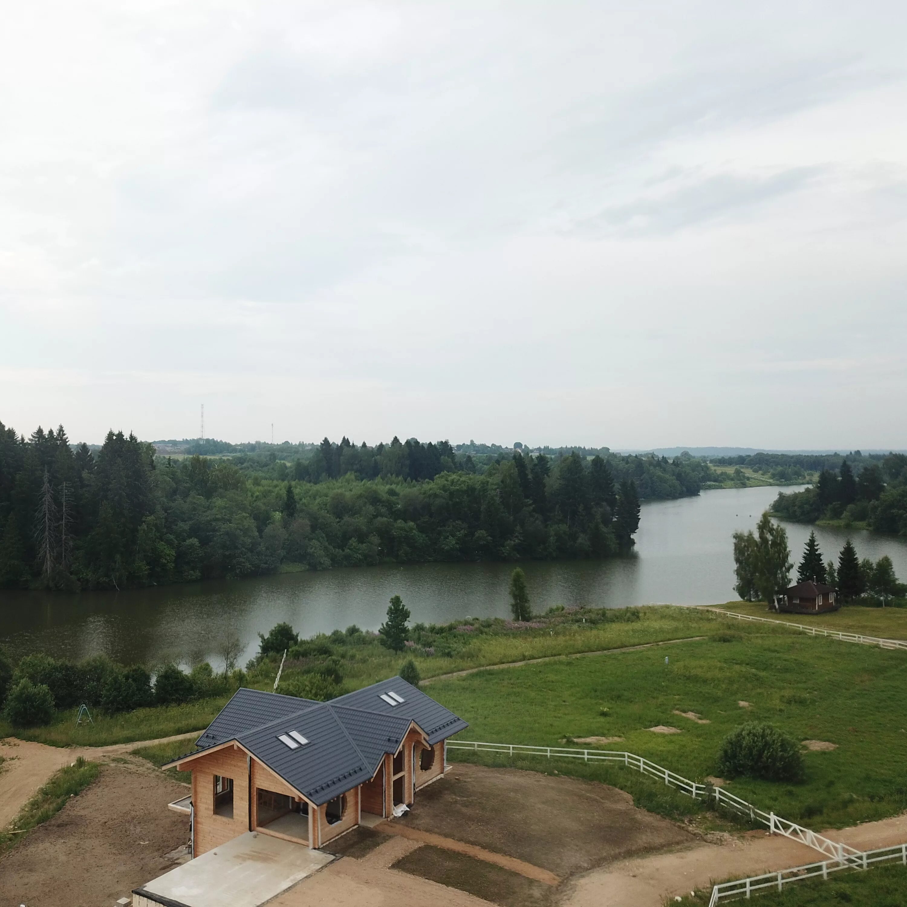 Филипповский пруд Новорижское шоссе. Ларсен парк Можайское водохранилище. Дом на берегу реки. Земельный участок у озера.