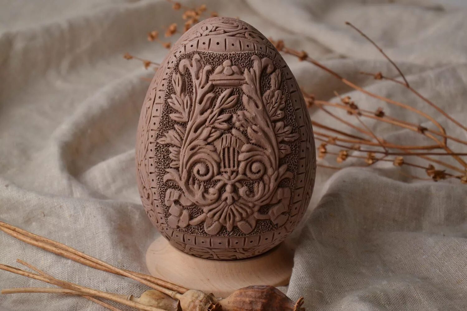 Деревянное яйцо купить. Резные деревянные яйца. Яйцо деревянное "пасхальное". Пасхальное яйцо из дерева. Пасхальное яйцо из глины.