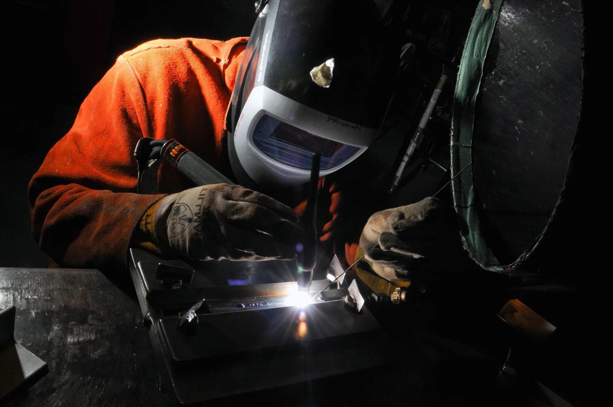 аргонная сварка. сварщик пятого разряда. сварщик 1 3. аргонодуговая сварка. сварщик 1 3.