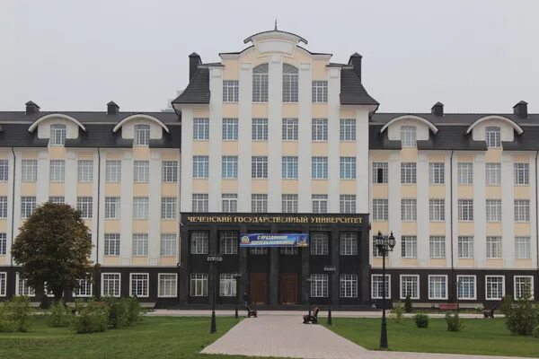 Чгу грозный главный корпус. Чгу университет в грозном. Новый главный корпус чгу грозный. Чгу грозный здание. А.