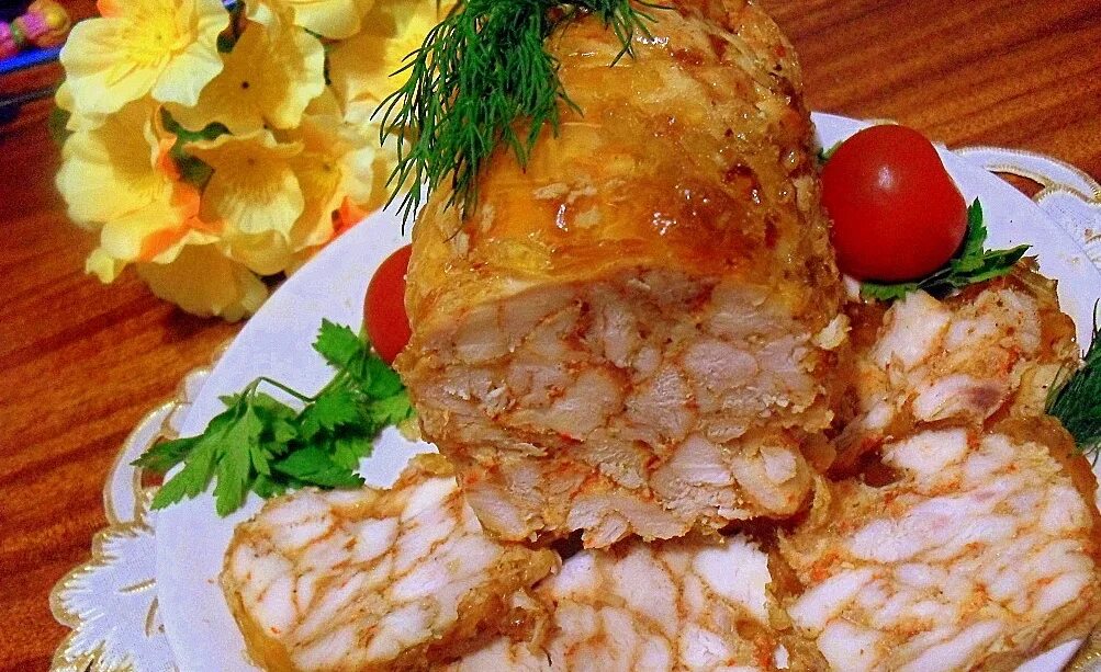 Рулет. Рулет из курицы с желатином. Курица с желатином в духовке. Мраморный рулет из курицы. Курица с желатином в духовке.