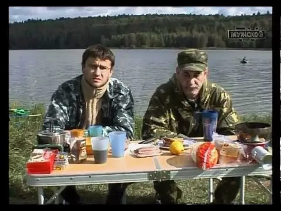 На рыбалке кто будет чай. Чай в походе. На рыбалке кто будет чай. На рыбалке кто будет чай. Охота и рыбалка.