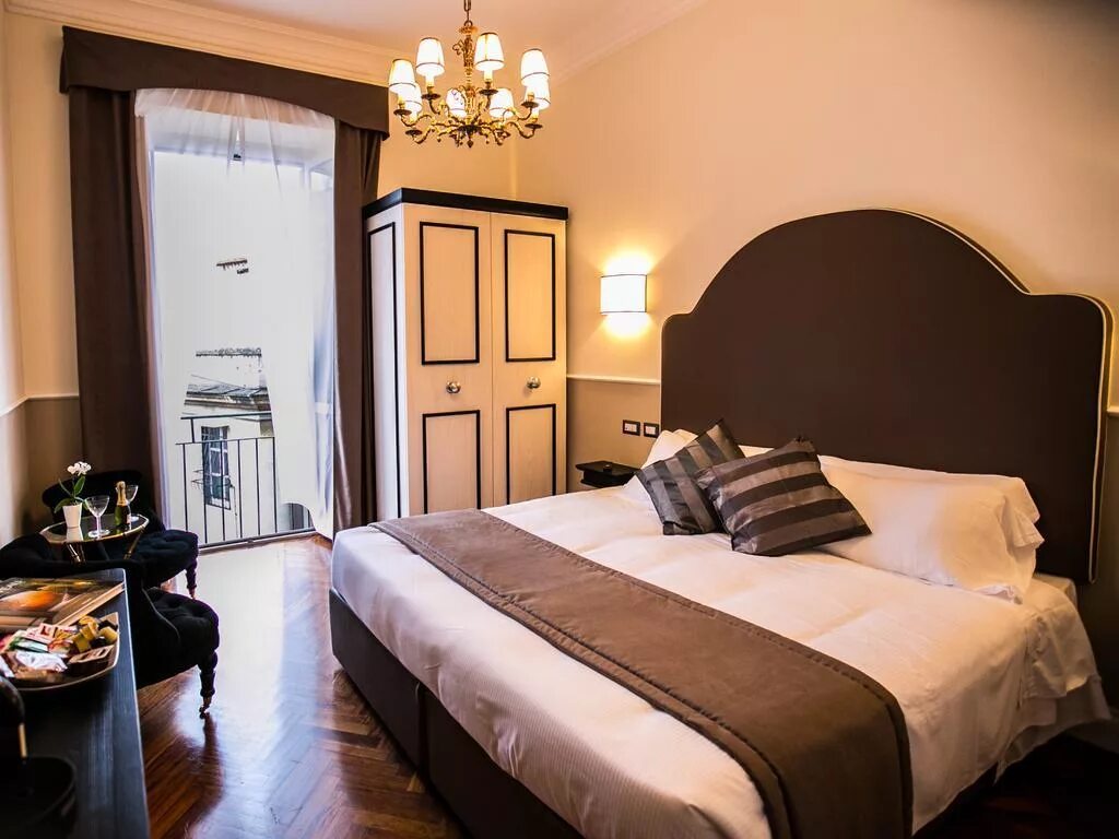 Luxury deluxe. Umilta 3 отель Рим. Отель Rome Анкона Италия. Комната в Риме фото. Bunny Hotel Luxury.