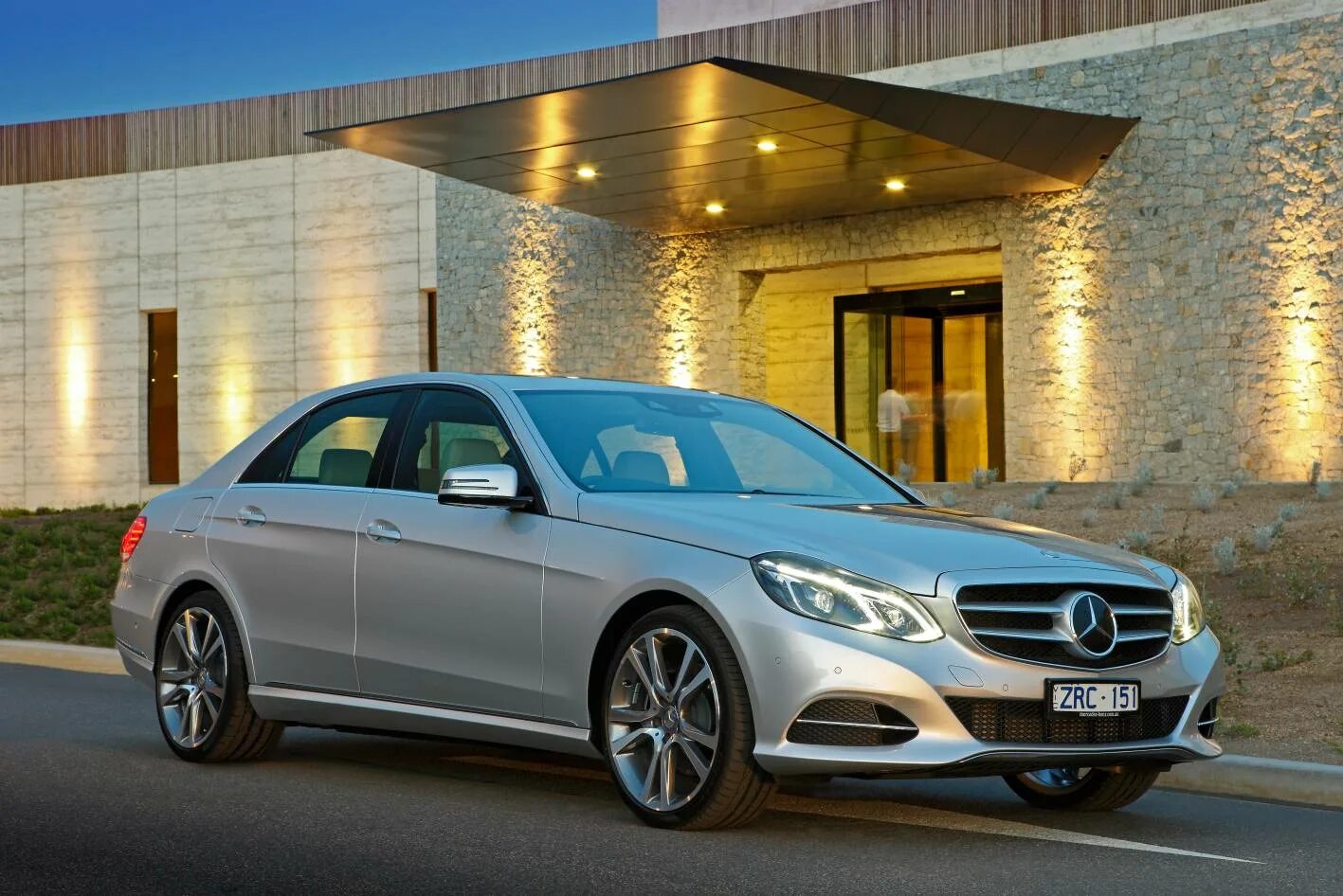 Е класс какой класс. Mercedes benz e250 2015. mercedes benz e200. mercedes benz e250 w212. мерседес е класс.