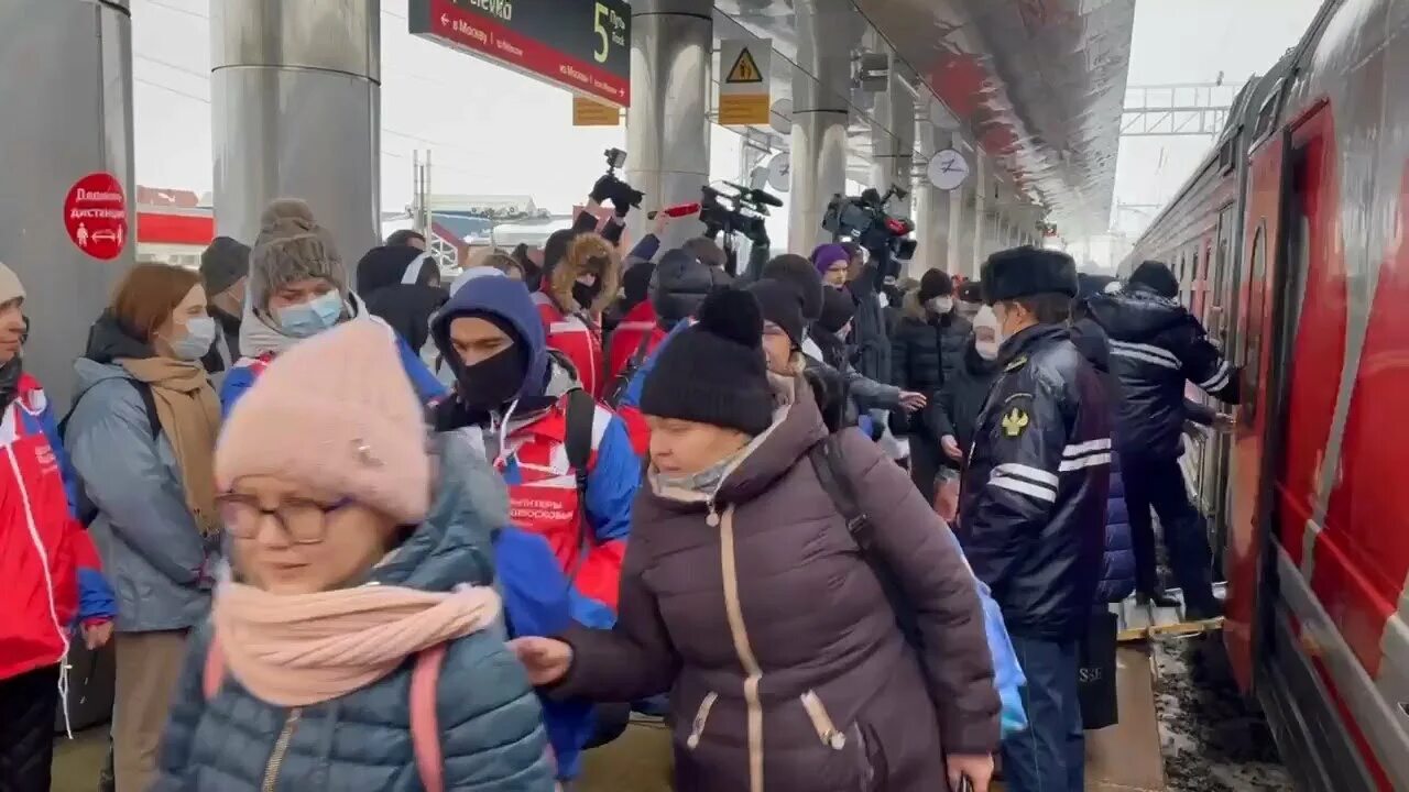 Беженцы в молдове. Москва приняла беженцев. Беженцы с украины. Беженцы с украины 2022. Москва приняла беженцев.