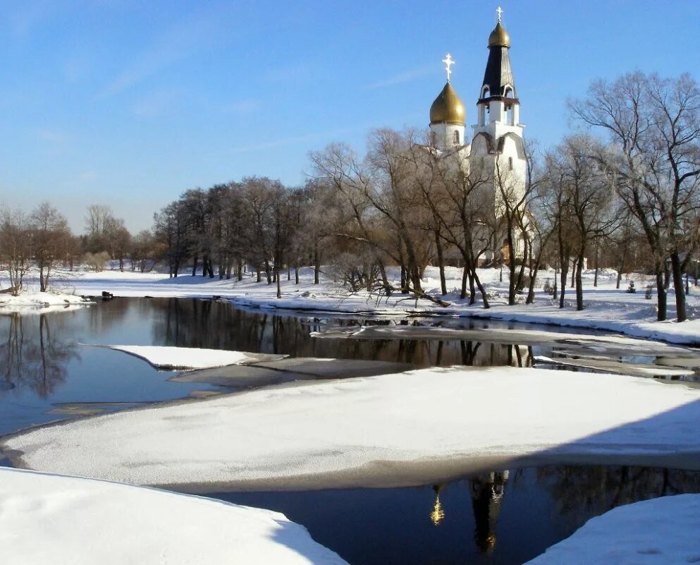 Месяц март в россии. Храм весной.