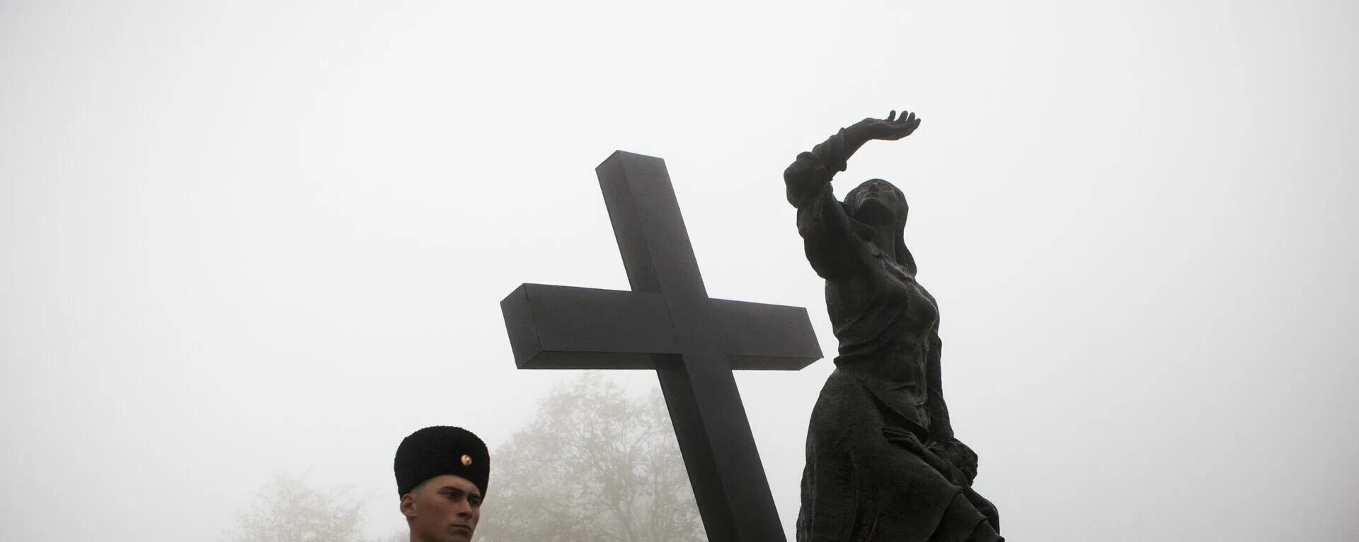 Южная осетия трагедия. Памятник жертвам Зарской трагедии. Трагедия на Зарской дороге. Зарская трагедия в Южной Осетии.