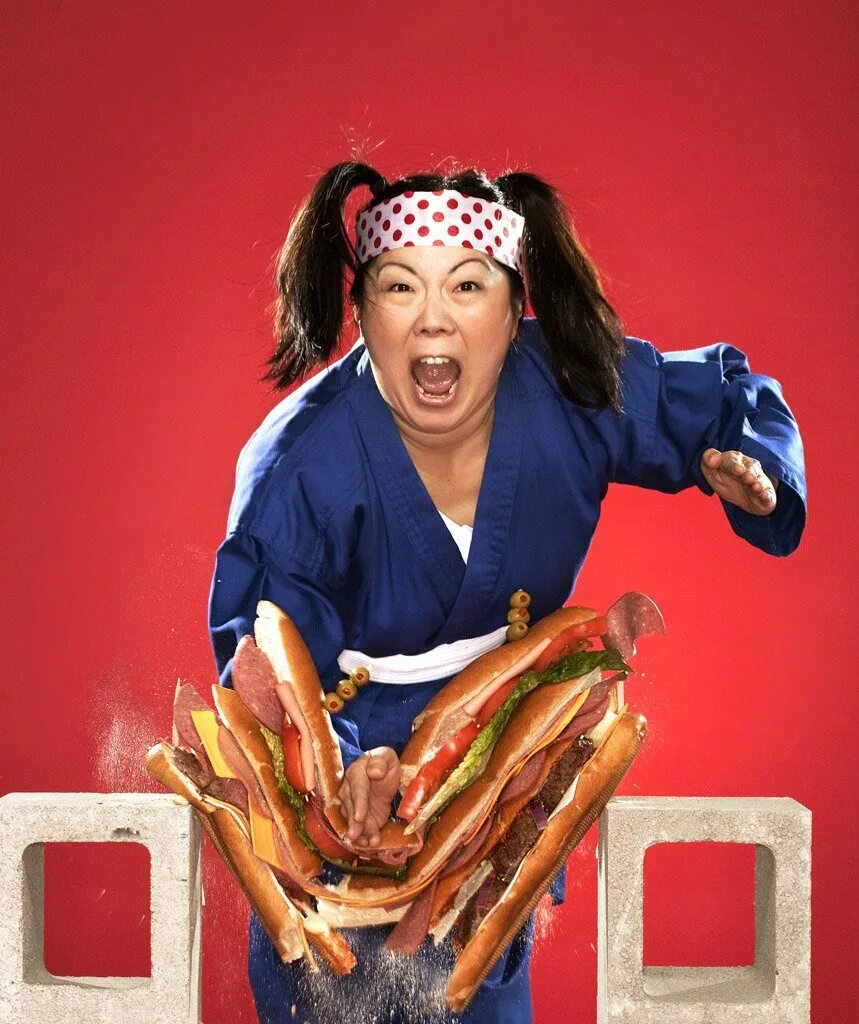 Япония сумо. Странности японии. Японские футбольные фанаты. Прикольная япония. Бассейн с вином.