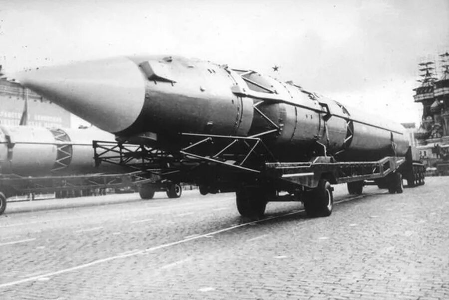 Самая первая баллистическая ракета. Ракета р-36. Межконтинентальная баллистическая ракета 8к713. Ядерные баллистические ракеты СССР. Межконтинентальная баллистическая ракета СССР.