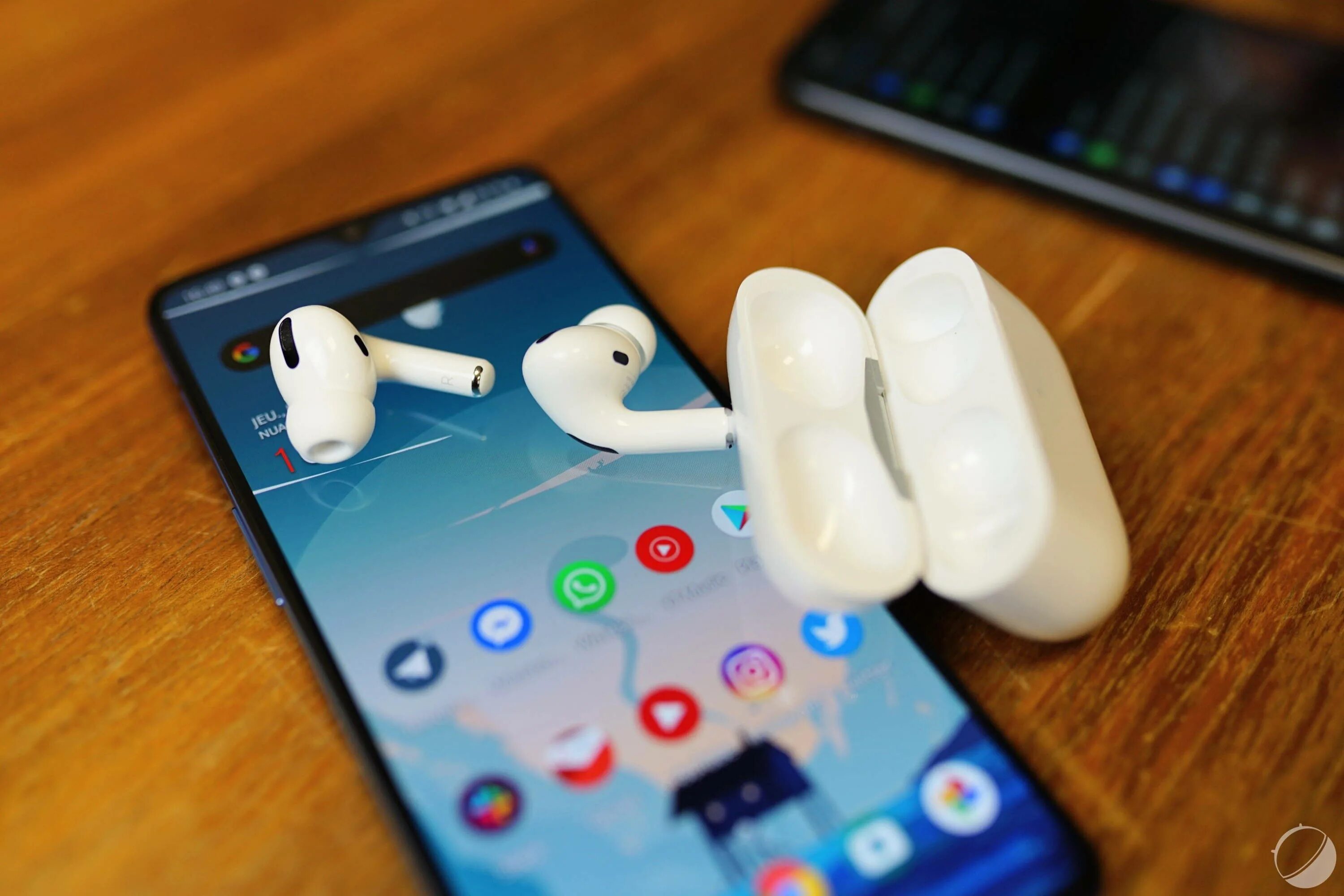 Наушники AIRPODS 2. Аирподсы 2022. Айрподс 2 наушники. Apple AIRPODS Pro 2.