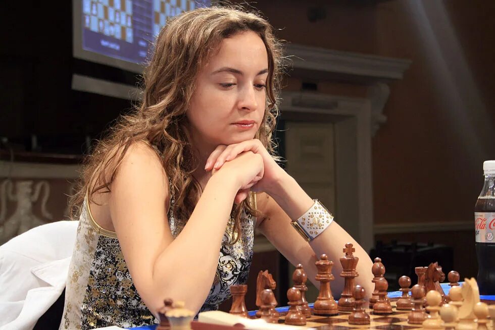 антуанетта стефанова шахматы. александра костенюк кубок мира. шахматистка чемпионка. чемпионка мира по шахматам китаянка вэньцзюнь. алла шулимовна кушнир шахматистка.