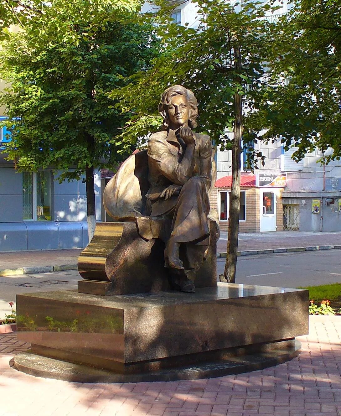 Памятники ульяновска писателей