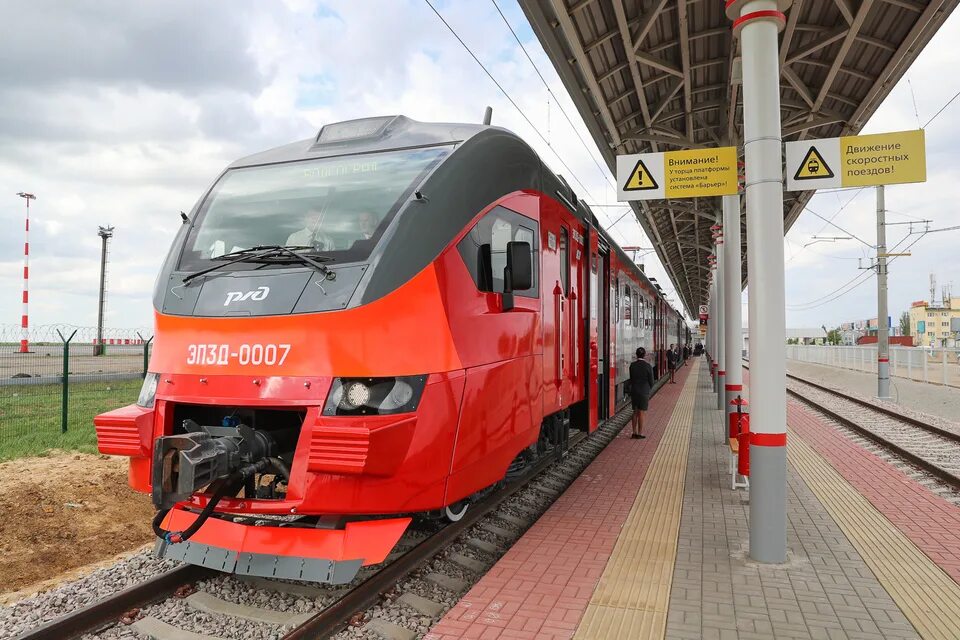 Электричка волгоград арчеда. Электропоезда волгограда. Электричка волжский волгоград. Станция шпалопропитка волгоград. Электричка волгоград.