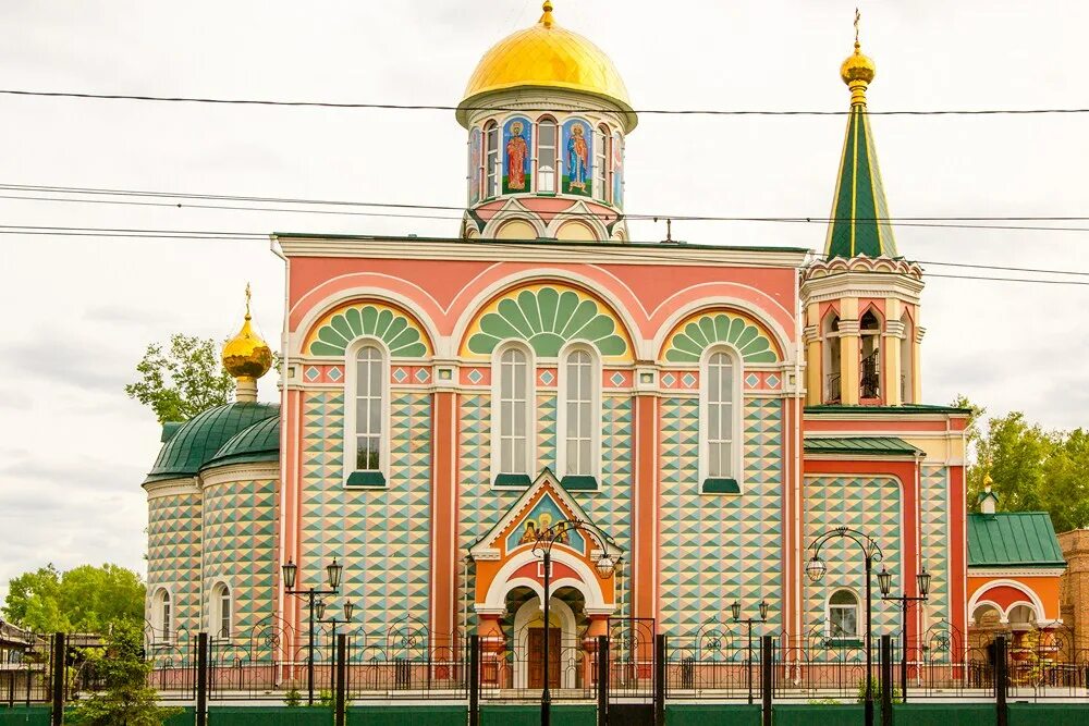 храм равноапостольных константина и елены в абакане. градо абаканский храм константина и елены. храм константина абакан. никольский храм абакан. храм на пушкина абакан.