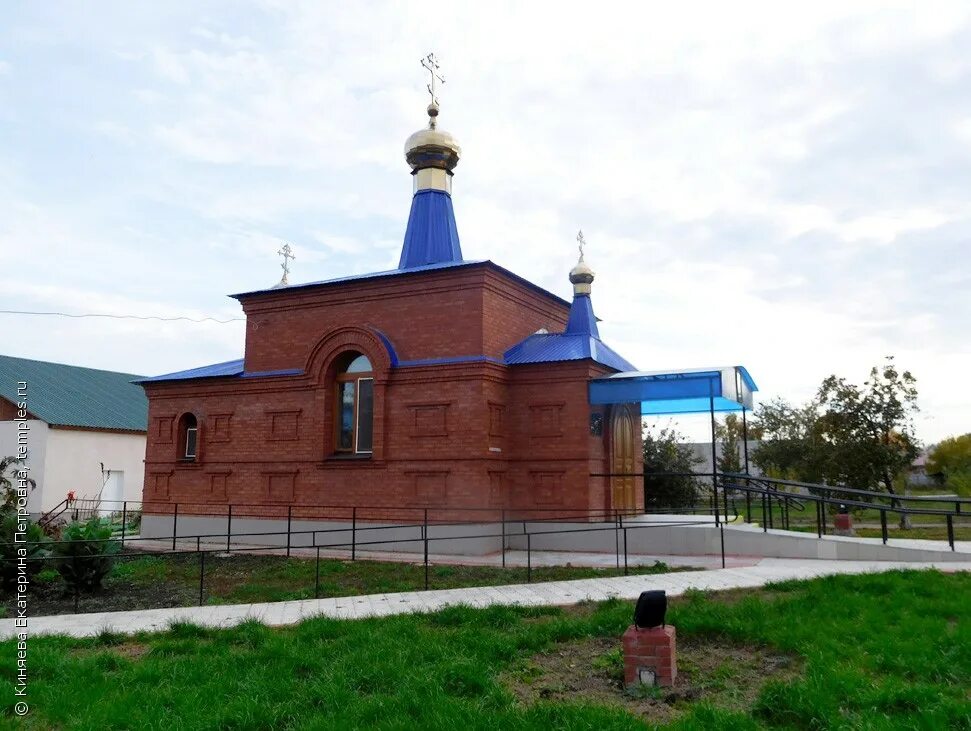 Погода в большой глушице на неделю. Церковь большая Глушица. Село большая Глушица Самарская область. Большая Глушица Церковь Троицкая. Село большая Глушица Самарская область достопримечательности.