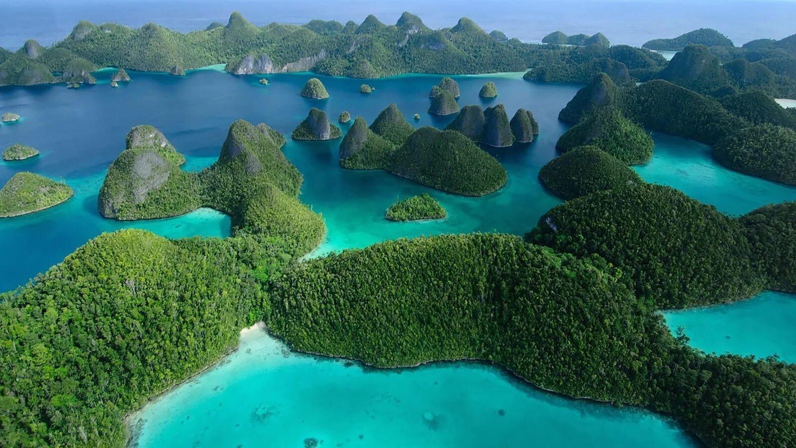 Страны занимающие тысячи островов. Архипелаг Раджа Ампат. Raja Ampat Индонезия. Раджа Ампат дайвинг. Остров Раджа Ампат в Индонезии фото.