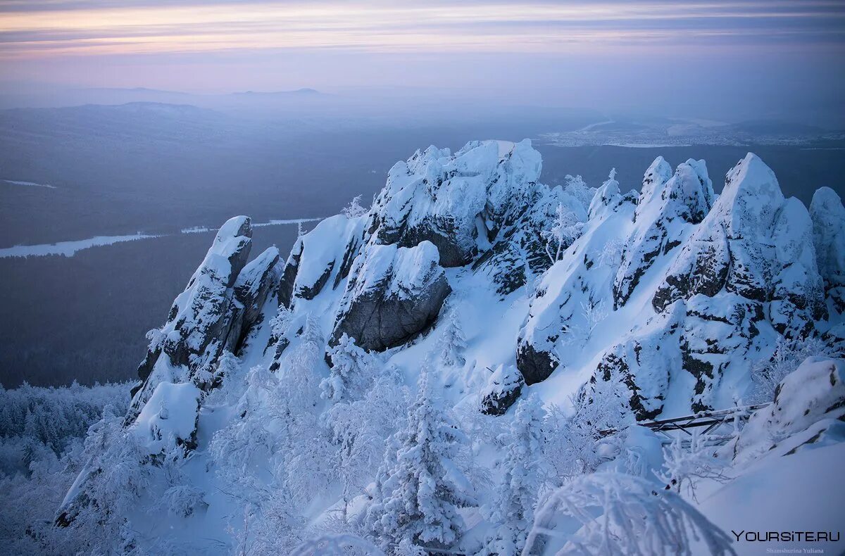 Сопки камчатки зимой. Сопка зимой приморский край. Вулкан корякская сопка камчатка. Сопка зимой. Сопка зимой.
