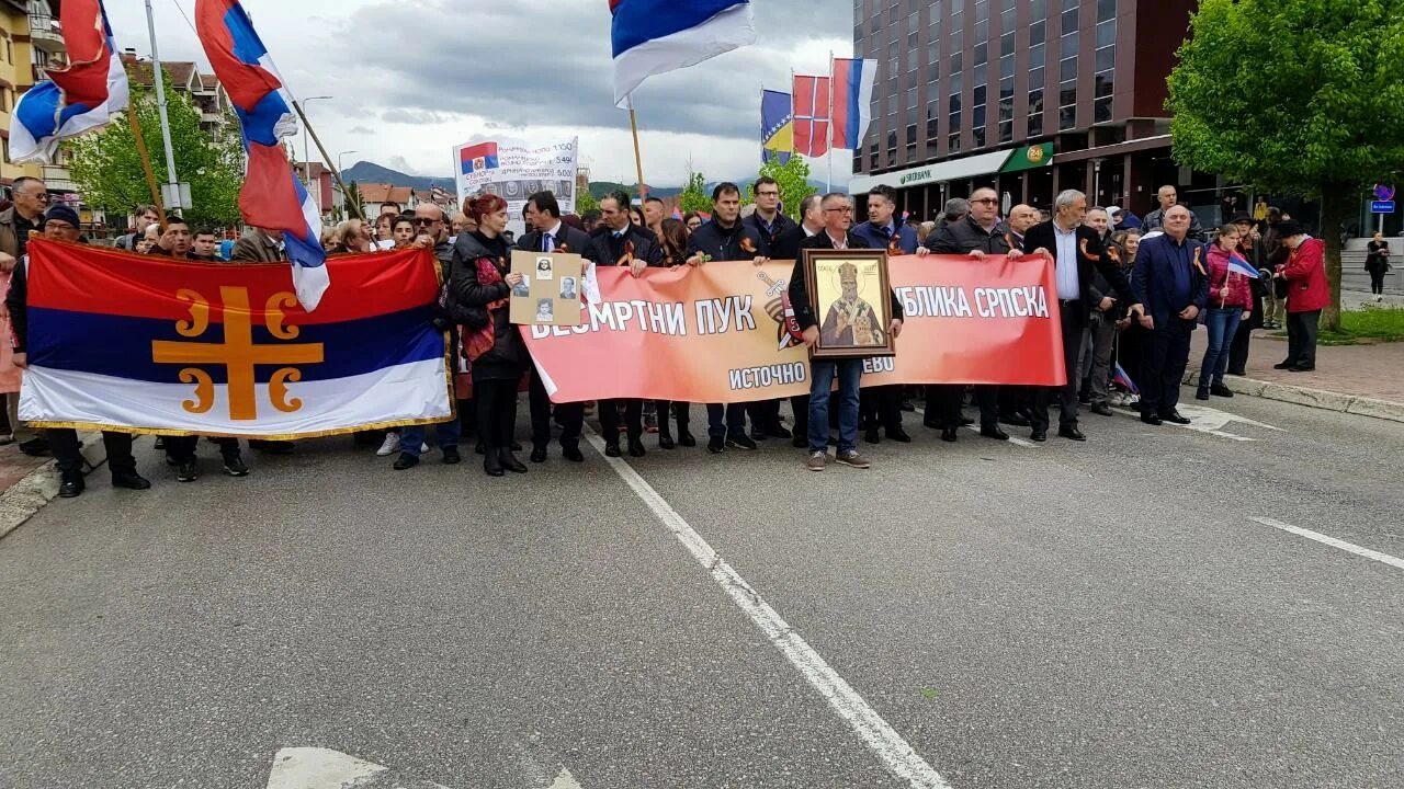 Про русских сербии. День Республики сербской. Праздник день Республики сербов. Бессмертный полк Сербия. Республика Сербская и Россия.