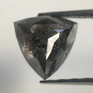 Черно серые кристаллы