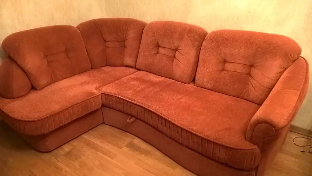 Мягкая мебель даром. Диван уголок с креслом. Даром мягкий диван. Угловой диван в хорошем состоянии.