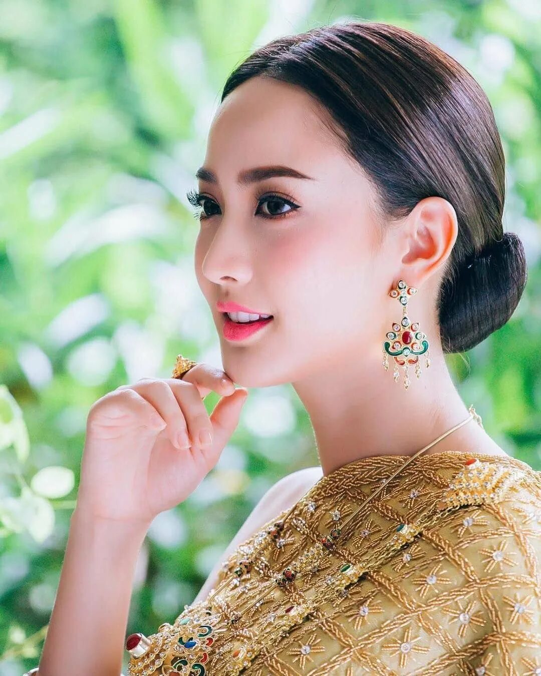 Тайская актриса Яя урассая. Яя урассая макияж. Таиланд девушки. Тайский макияж.
