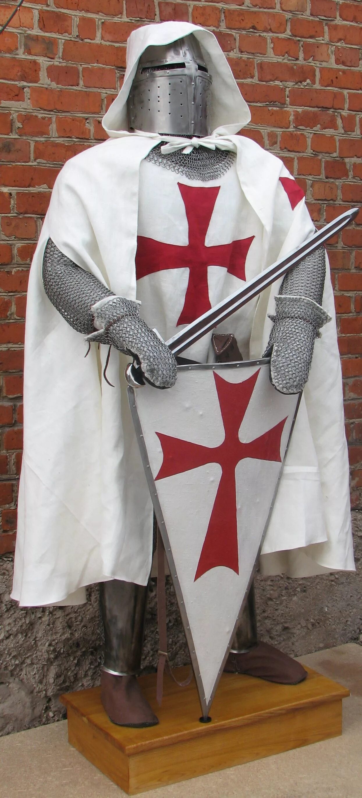 тамплиеры 28мм. доспехи тамплиеров. доспехи тамплиеров. тамплиер мордхау. орден крестоносцев тамплиеры.
