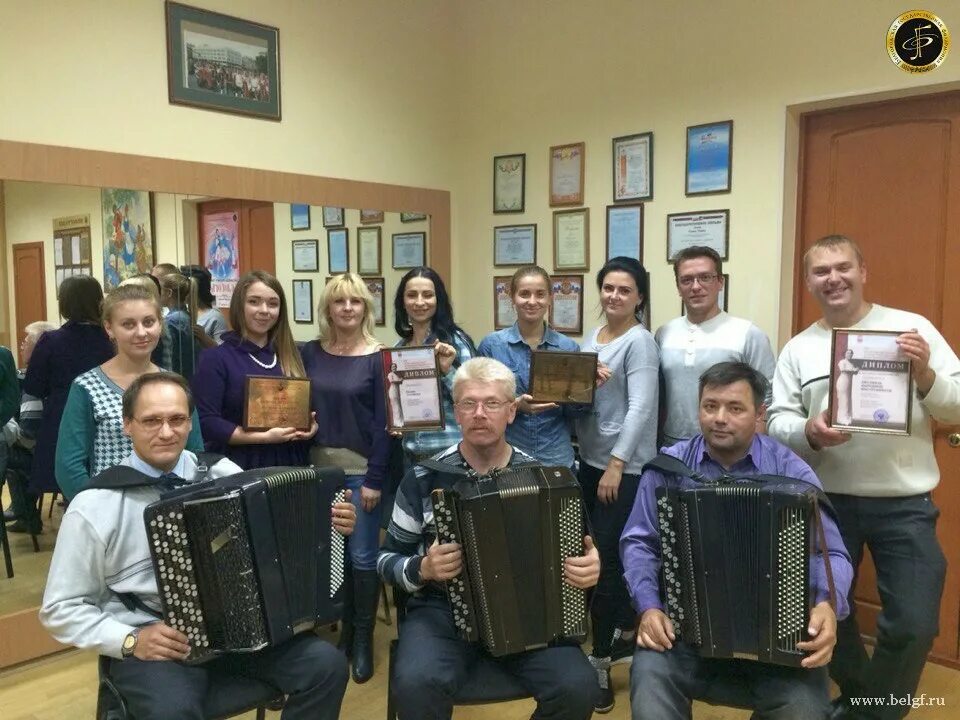 Ансамбль белогорье. Белогорье ансамбль белгород. ансамбль везелица белгород. ансамбль белогорье - солисты. апит белогорье ансамбль.