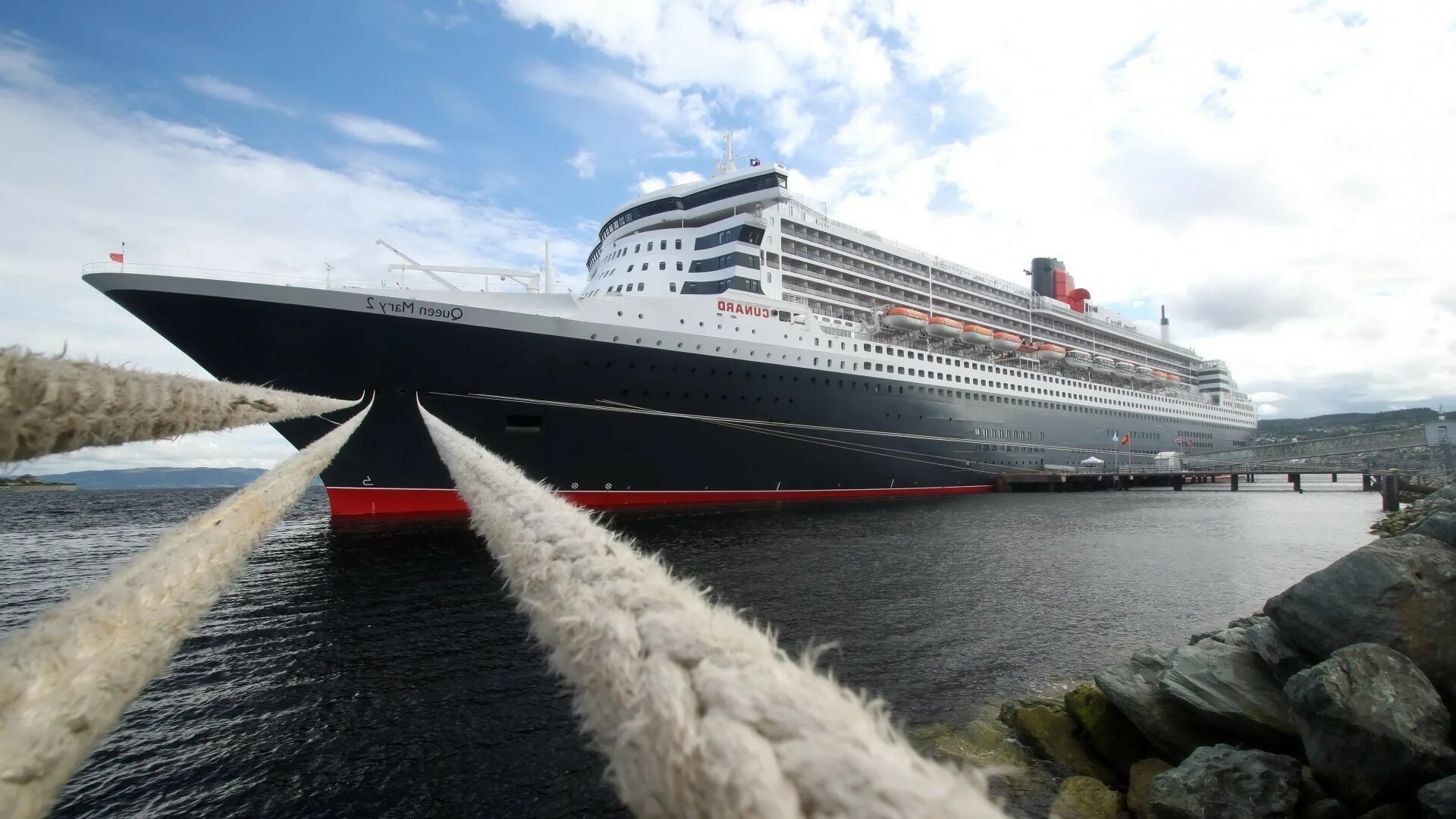 Океанский лайнер Queen Mary 2. Огромные пароходы