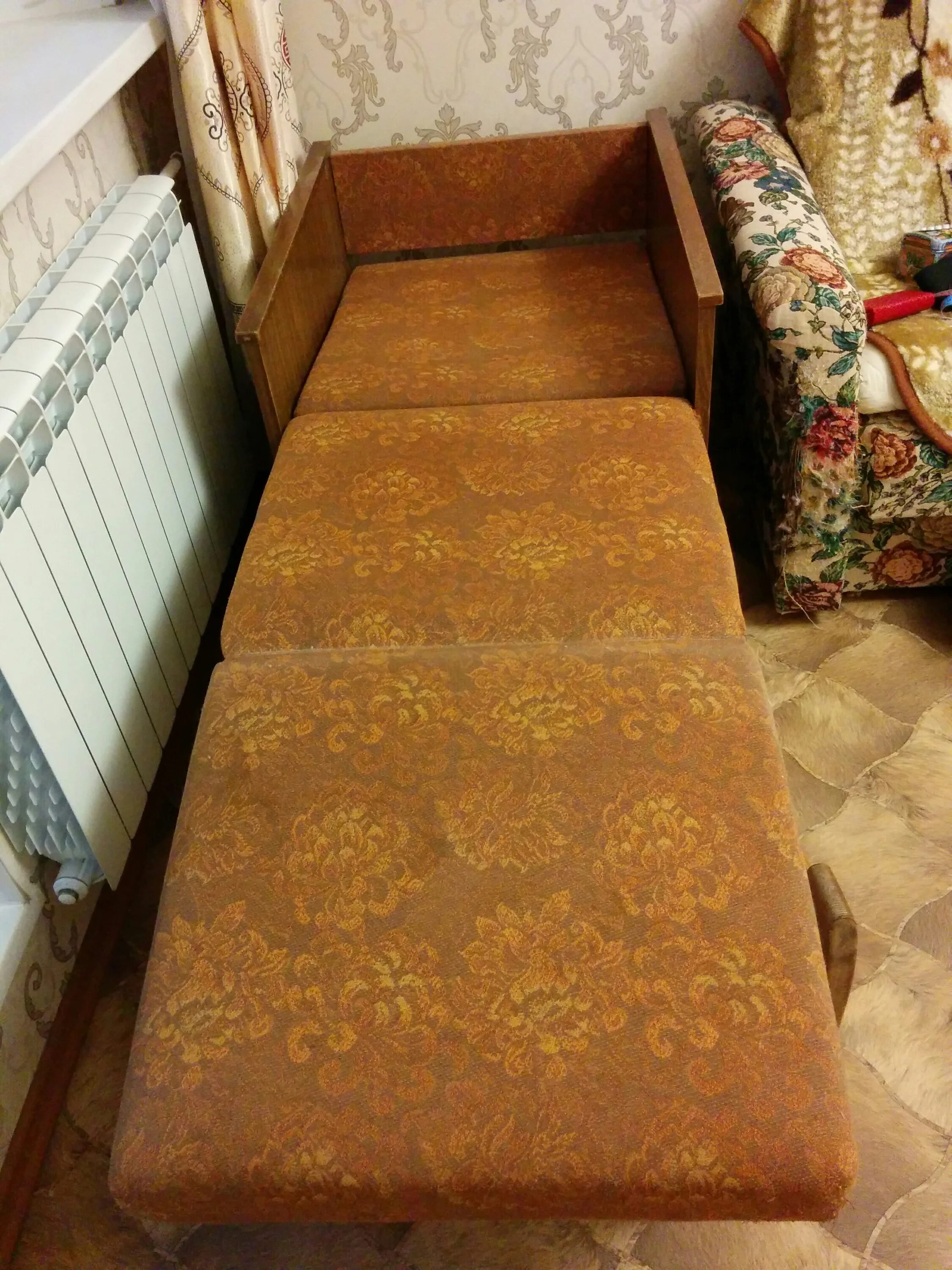 Юла кресло кровать даром. Юла кресло кровать. Кресло кровать на барахолке. Отдам кресло кровать. Кресло кровать даром в москве.
