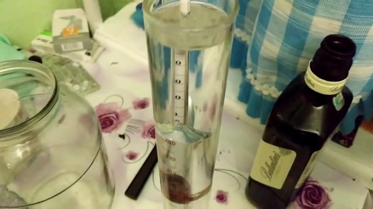 Самогон через барьер. Угольный фильтр для самогона барьер. Фильтрация самогона через фильтр аквафор. Очистка самогона фильтром-кувшином. Угольный фильтр для самогона барьер.