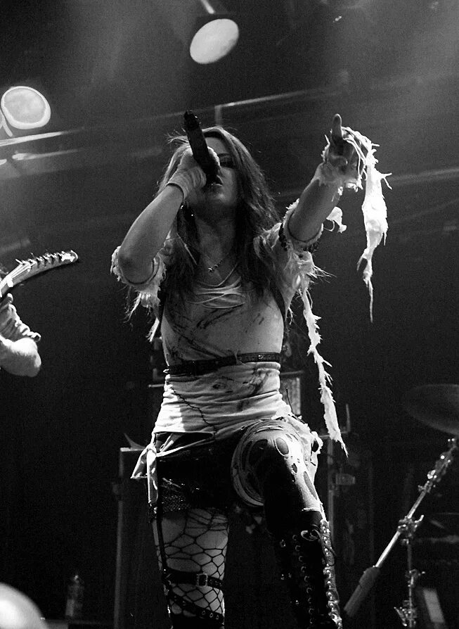 алисса уайт-глаз в детстве. группа arch enemy вокалист. группа arch enemy. алиса белый ангел. алиса белый ангел.