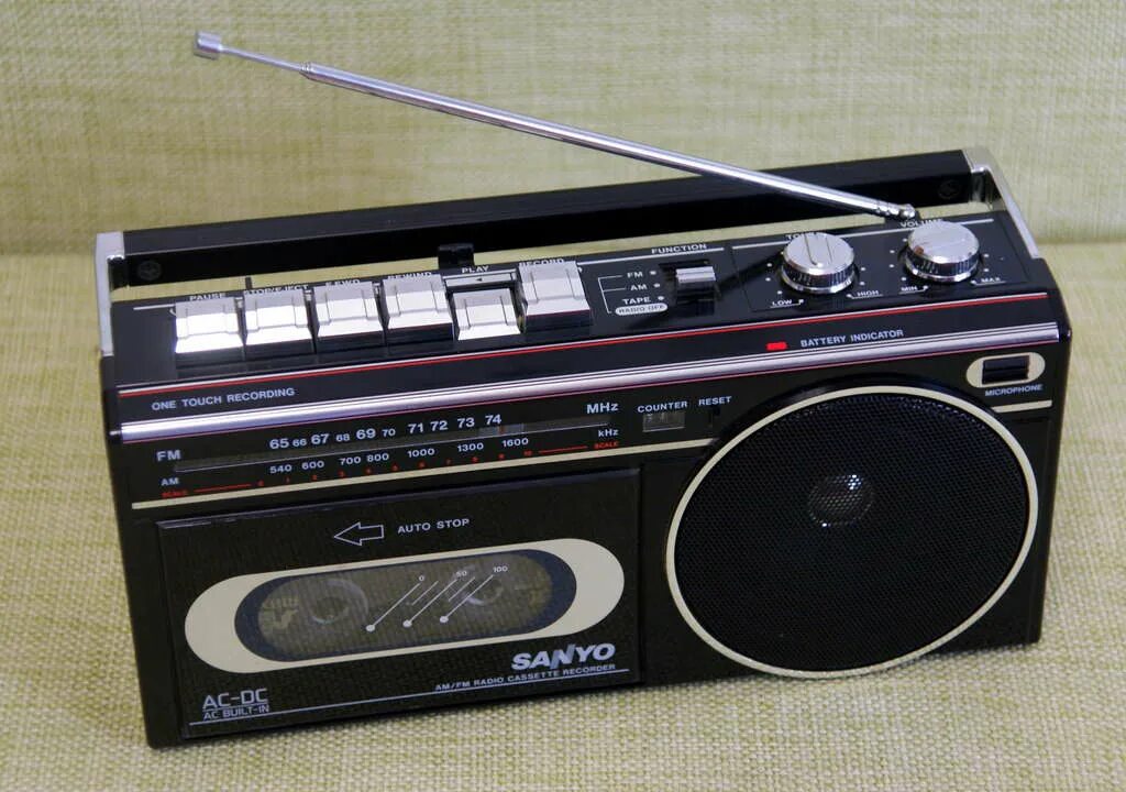 Ел кассет. Sanyo m2670. Sanyo магнитола 2 кассетная. Чайка 2 магнитофон. Soviet fm.