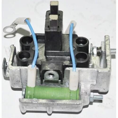 Щеткодержатель генератора 1312. Щеткодержатель генератора 1312 камаз. Щеткодержатель генератора камаз евро 5. Щетки генератора камаз. Щетка генератора камаз (генератор г273в1) энергомаш.