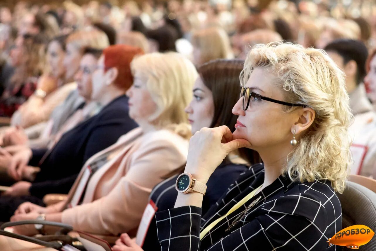 Группой шли женщины. Женщина предприниматель. Известные женщины предприниматели. Бизнес форум для женщин. Бизнес женщина.