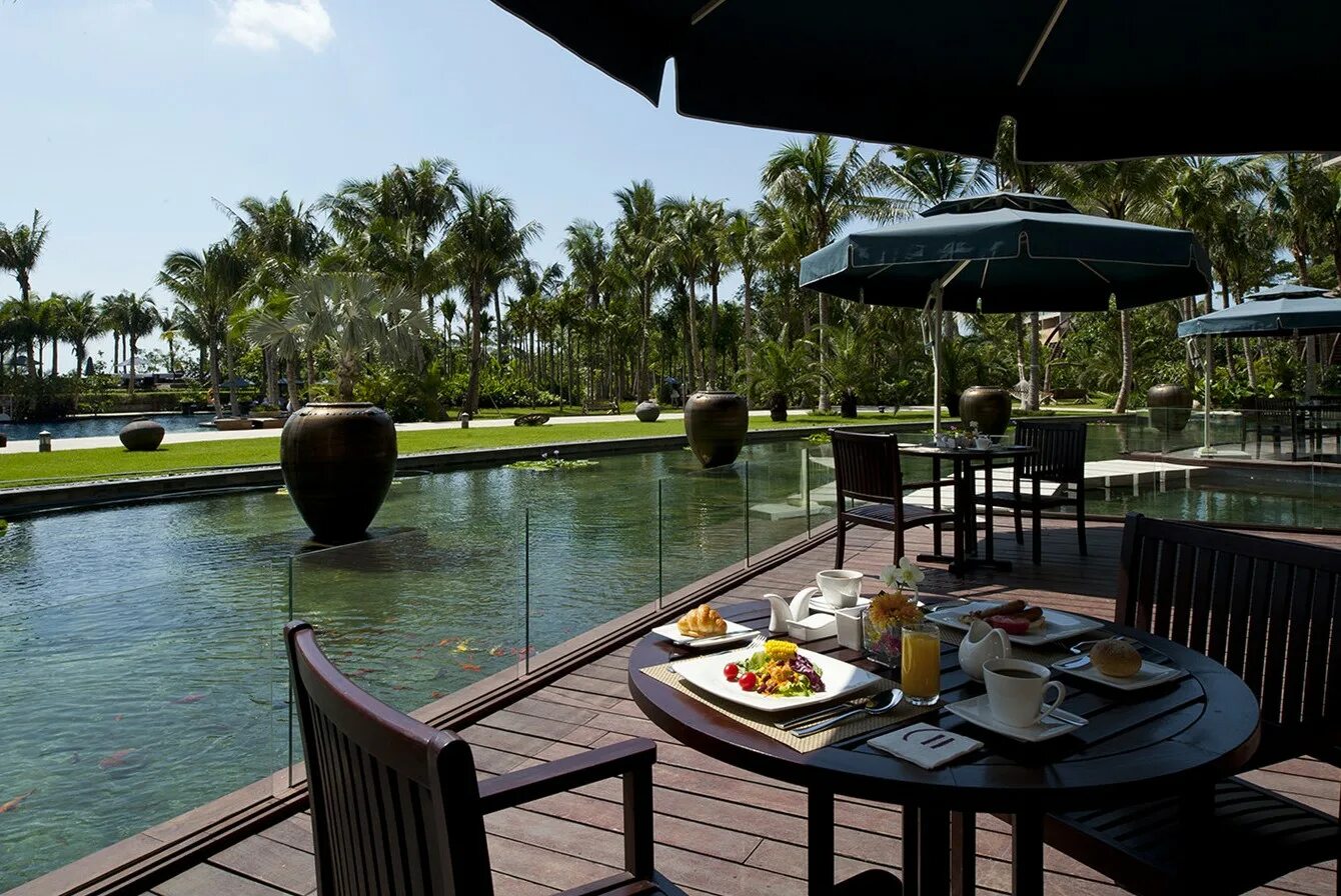Pullman ocean view sanya bay resort spa. Pullman oceanview sanya bay resort &amp; spa 5*. санья pullman. pullman оушенвью санья бэй резорт бассейны. ночной санья бэй отель пульман.