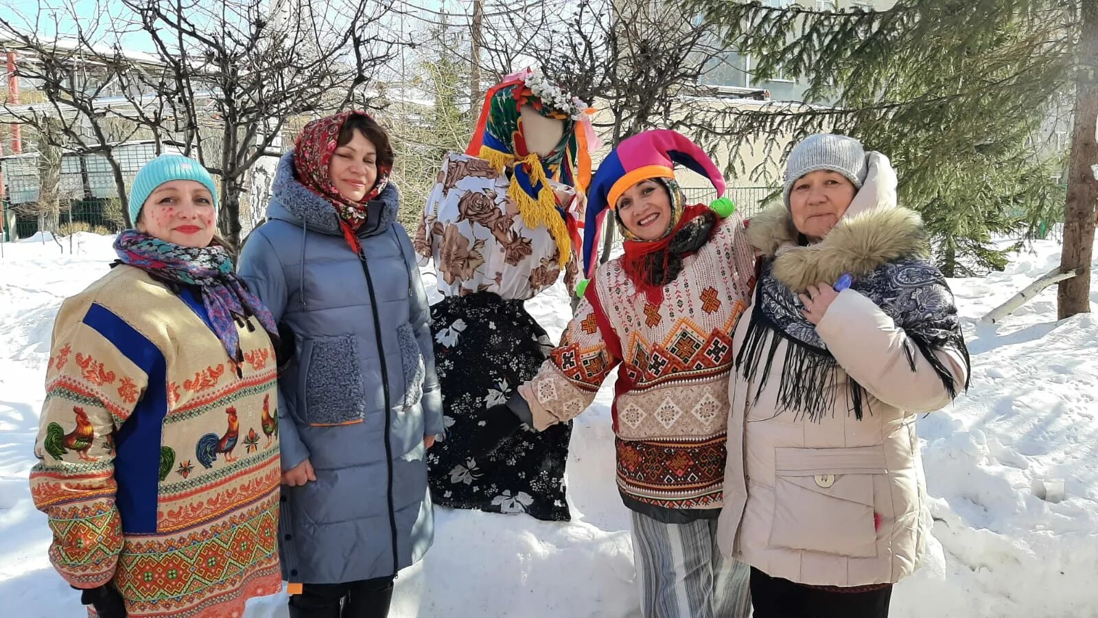 Жители родников. Сударушка Омск КСЦОН. Масленица Омск. КЦСОН Омск. Родниковская население.