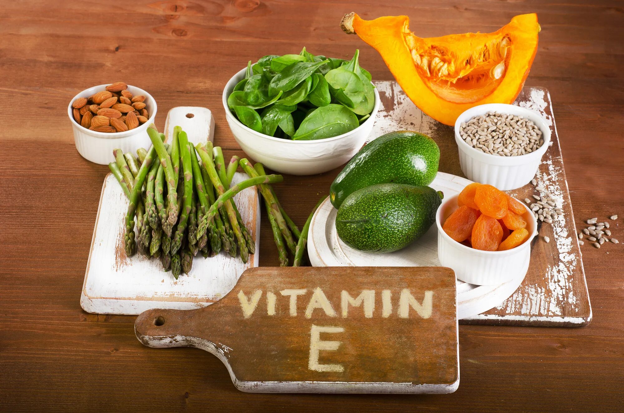 Какие продукты являются источником витамина е. Витамин e. Витамины а + е. Витамин е продукты. Источники витамина е.