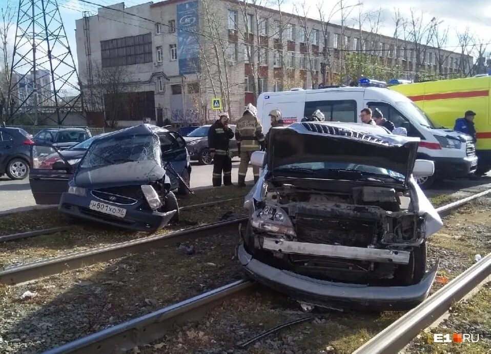 ДТП на Космонавтов Екатеринбург. Авария на Космонавтов в Екате.