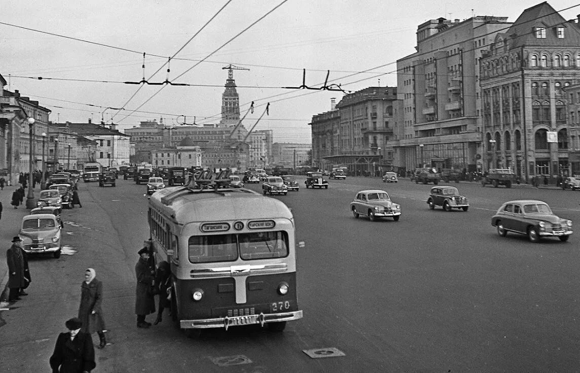 М времени 50 в москве. Москва в 60-е годы. Москва в 1960-е годы. Троллейбус 80 Москва. Москва Колхозная площадь 80-е.