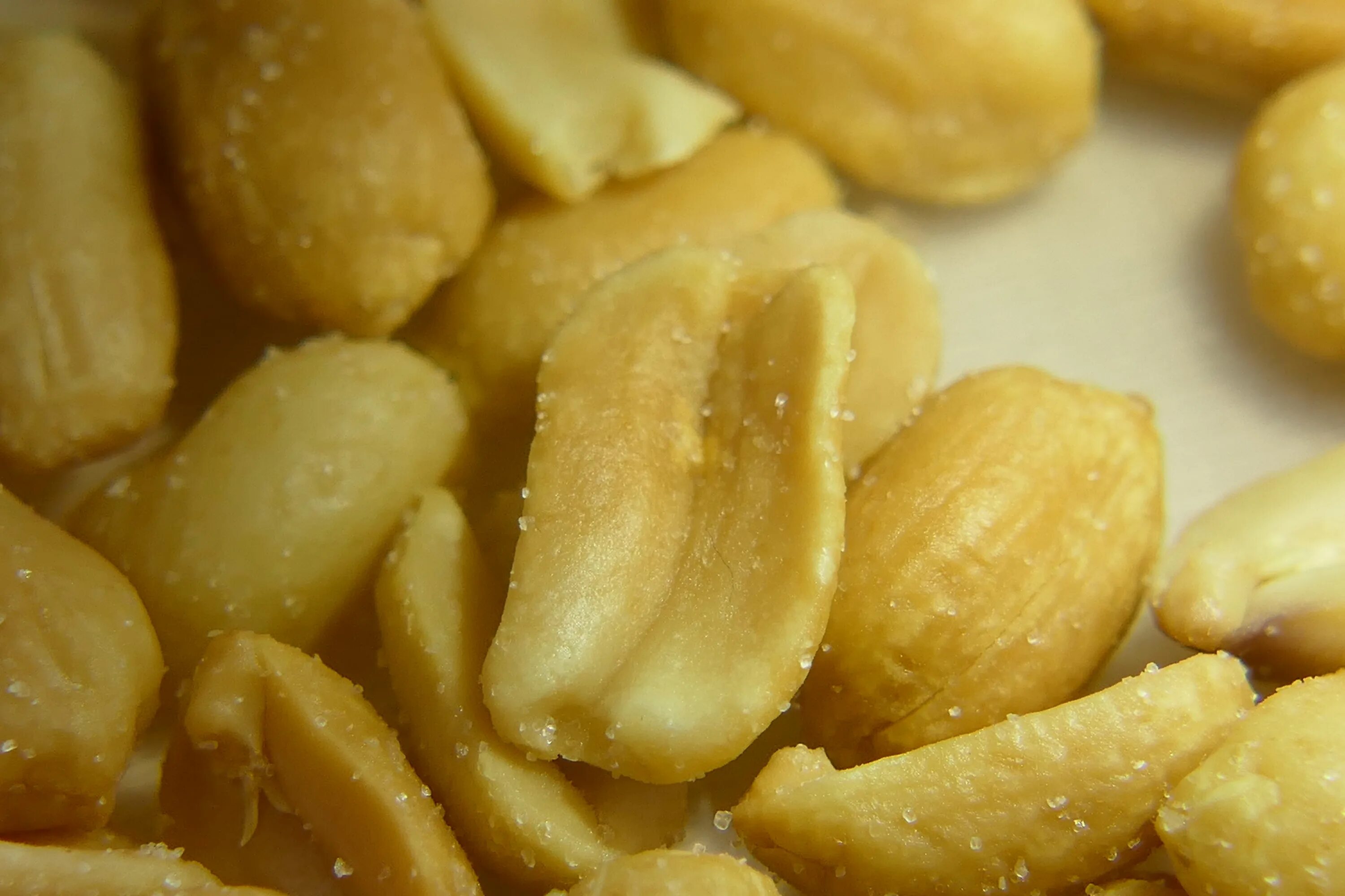 Роды арахиса. Арахис перекус. Snack нут. Ядра орехов жареные. Блюда с арахисом.