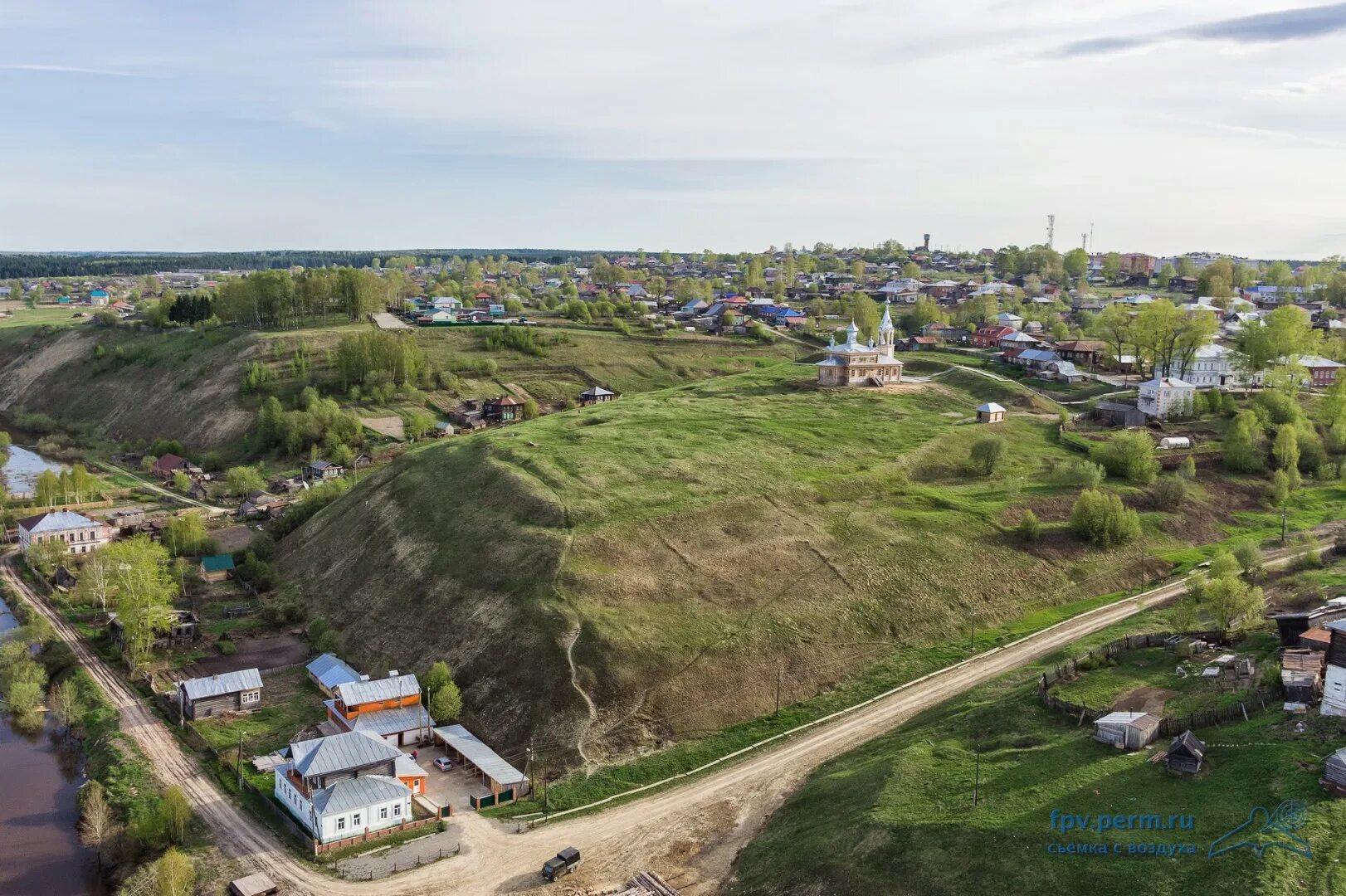 Чердынь гора. Троицкое городище чердынь. вятский холм чердынь. вятское городище чердынь.
