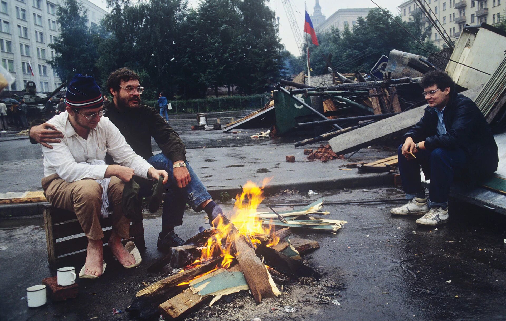 Москва 1993 августовский путч. Путч в Москве 1991. Путч 1991 баррикады. Августовский путч Ельцин.