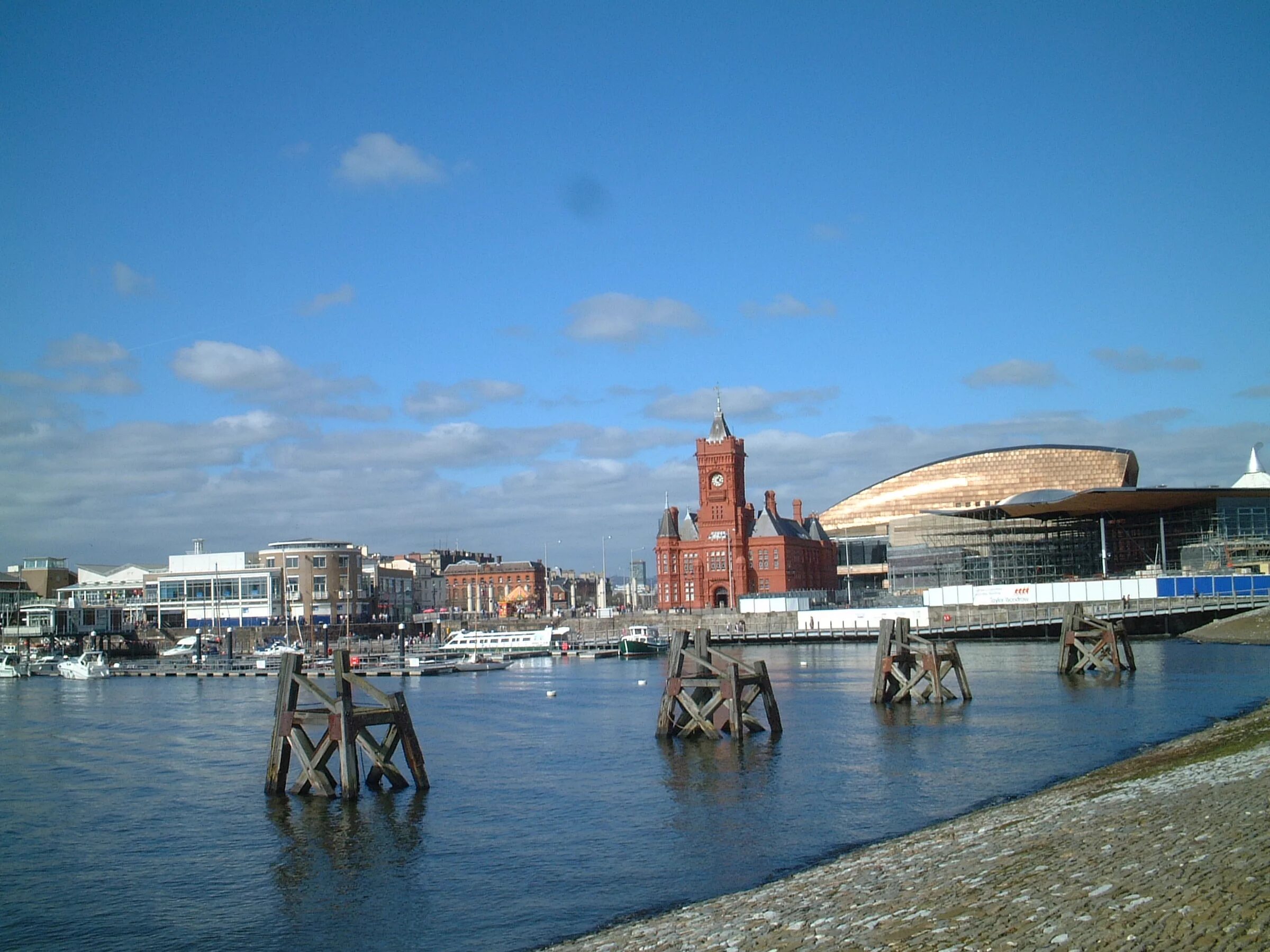 Уэльс презентация. 5 the capital of wales is. Cardiff is the capital of wales. Кардифф южный уэльс. 5 the capital of wales is.
